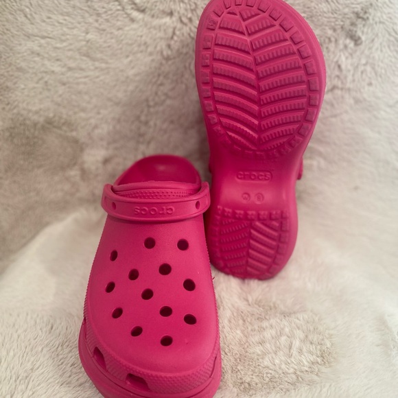 ✨Pink Platform Crocs - Womans Size 8 ✨ - Picture 3 of 3
